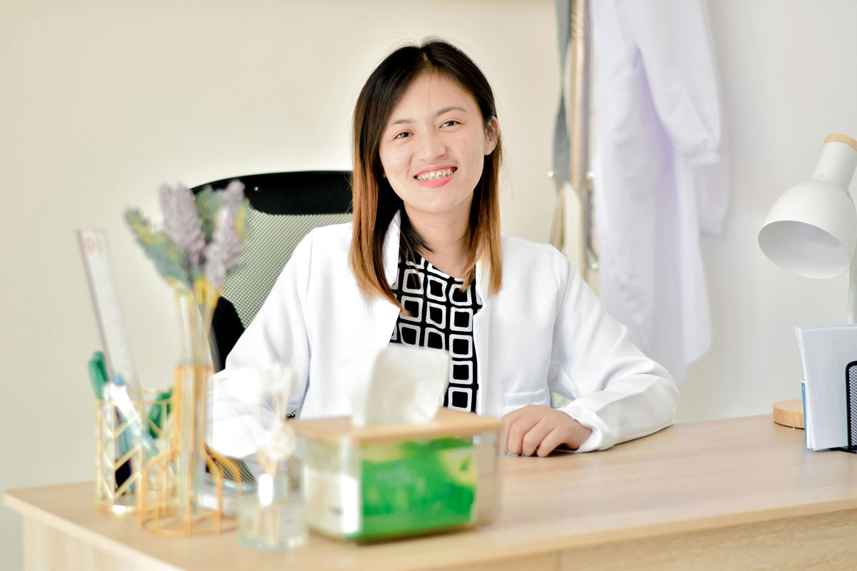 Dental Issues We Can Resolve with Dental Implants